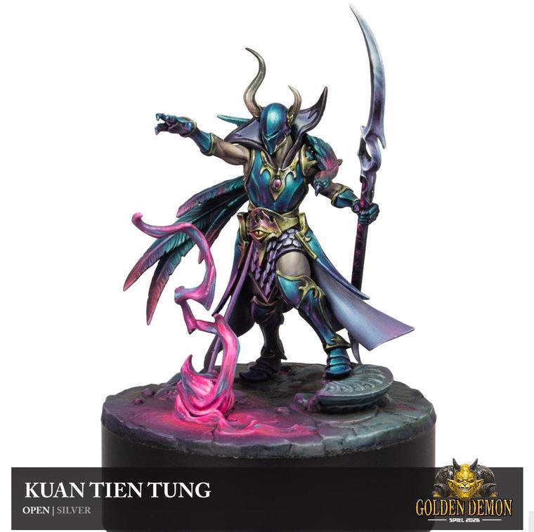 Chaos sorcerer with pink magic, painted by Kuan Tien Tung