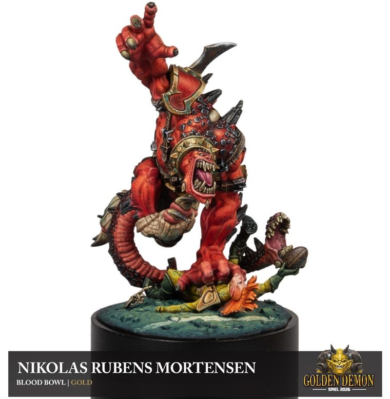 Red Chaos monster crushing an elf player, painted by Nikolas Rubens Mortensen