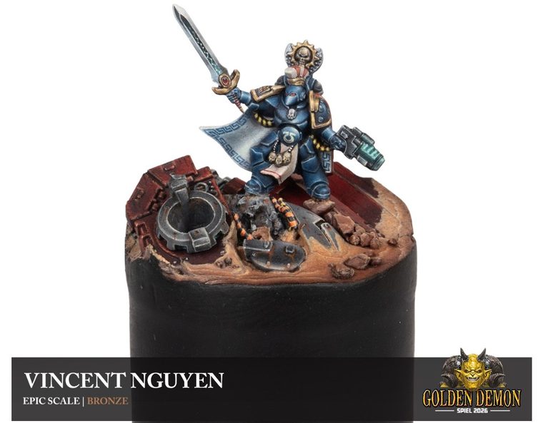 Tiny Space Marine captain on a ruined base, painted by Vincent Nguyen