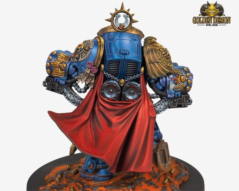 Calgar from behind, showing a red cape, painted by Maxime Penaud