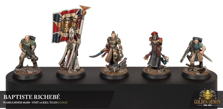 Five Imperial Guard models with a banner, painted by Baptiste Richebé