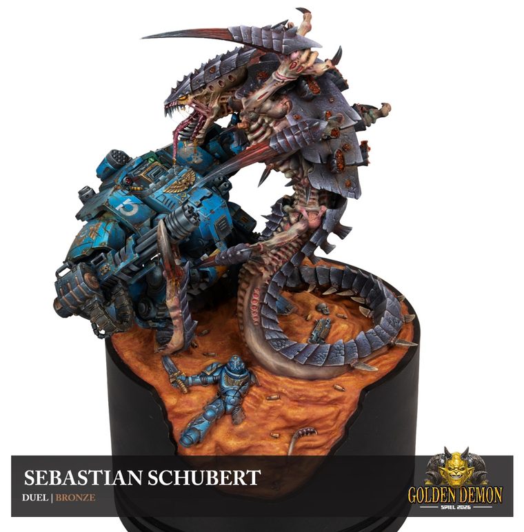 Tyranid monster fighting a Space Marine Dreadnought, painted by Sebastian Schubert