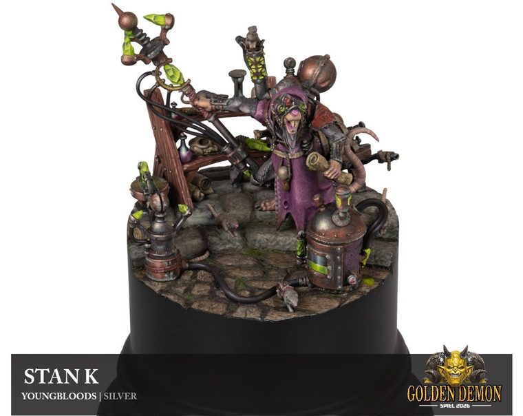 Skaven warlock in a laboratory, painted by Stan K